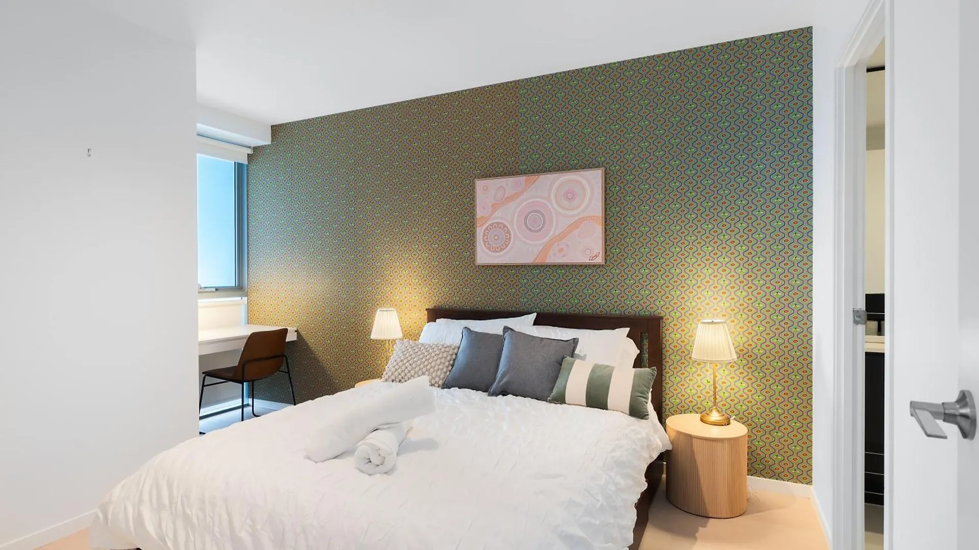 Modern And Stylish Apt With Large Balcony And Parking! Brisbane Austrália